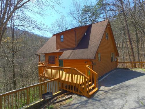 Bear Run Getaway #1136 by Aunt Bug's Cabin Rentals - main image