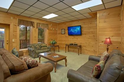 Splash Mansion #500 by Aunt Bug's Cabin Rentals - image 3