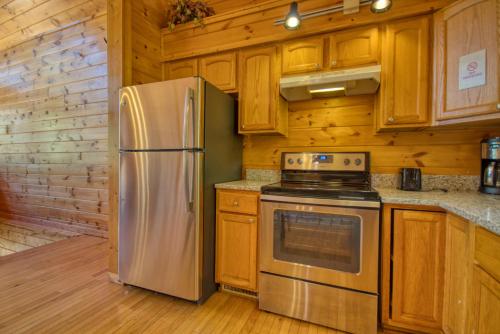 Life Of Luxury #12 by Aunt Bug's Cabin Rentals - image 7