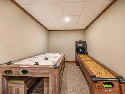 Always an Adventure 4 BRs Hot Tub Theater Game Room Pets Sleeps 15 - image 8