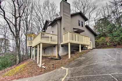 Cozy Gatlinburg Hideaway with Hot Tub and Air Hockey - image 19