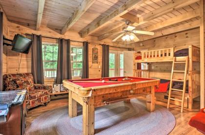 Gatlinburg Cabin in the Woods with Hot Tub Fire Pit - image 11