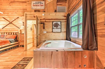 Gatlinburg Cabin in the Woods with Hot Tub Fire Pit - image 18