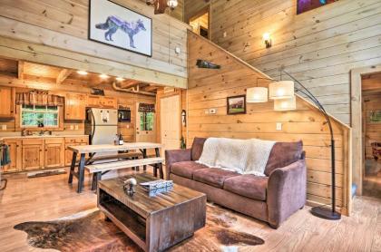 Gatlinburg Cabin in the Woods with Hot Tub Fire Pit - image 2