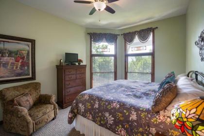 Beautiful Mountain Views and Privacy. Minutes to downtown Gatlinburg and National Park - image 20