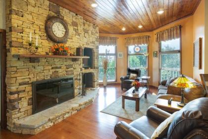 Beautiful Mountain Views and Privacy. Minutes to downtown Gatlinburg and National Park - image 8