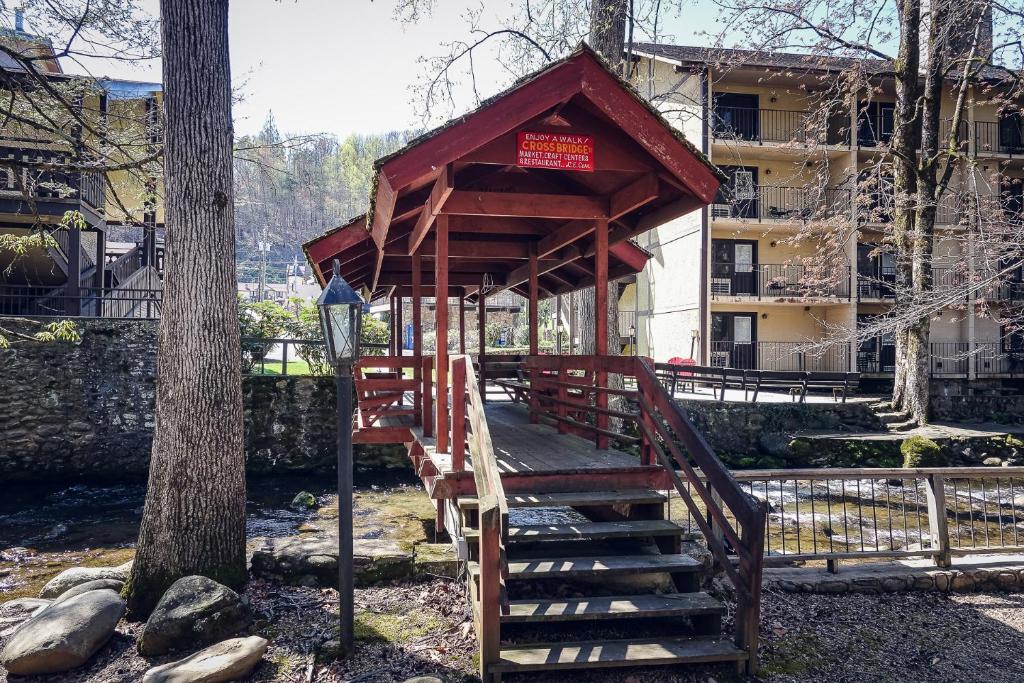 Carr's Northside Hotel and Cottages - image 7