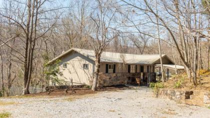 Little Smoky Retreat  3 Bedroom  Close to downtown Gatlinburg AND Pigeon Forge Gatlinburg