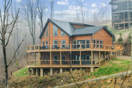 Stacked Deck cabin Gatlinburg Tennessee