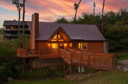 Creekside Manor cabin - image 2