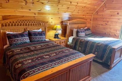 Black Bear Hideaway Cabin - image 16