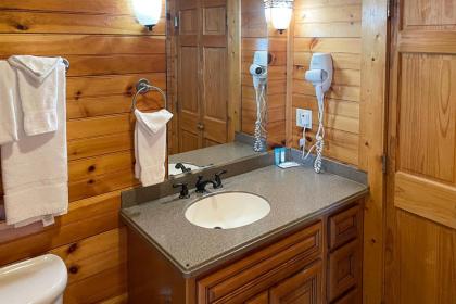 Black Bear Hideaway Cabin - image 18