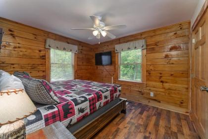 Greenbrier Woods Log Cabin with Hot Tub Stone Wood Fireplace Covered Deck and Close to Gatlinburg - image 14