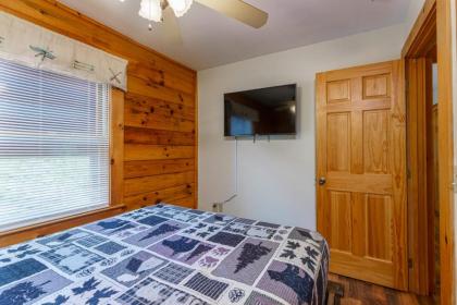 Greenbrier Woods Log Cabin with Hot Tub Stone Wood Fireplace Covered Deck and Close to Gatlinburg - image 16