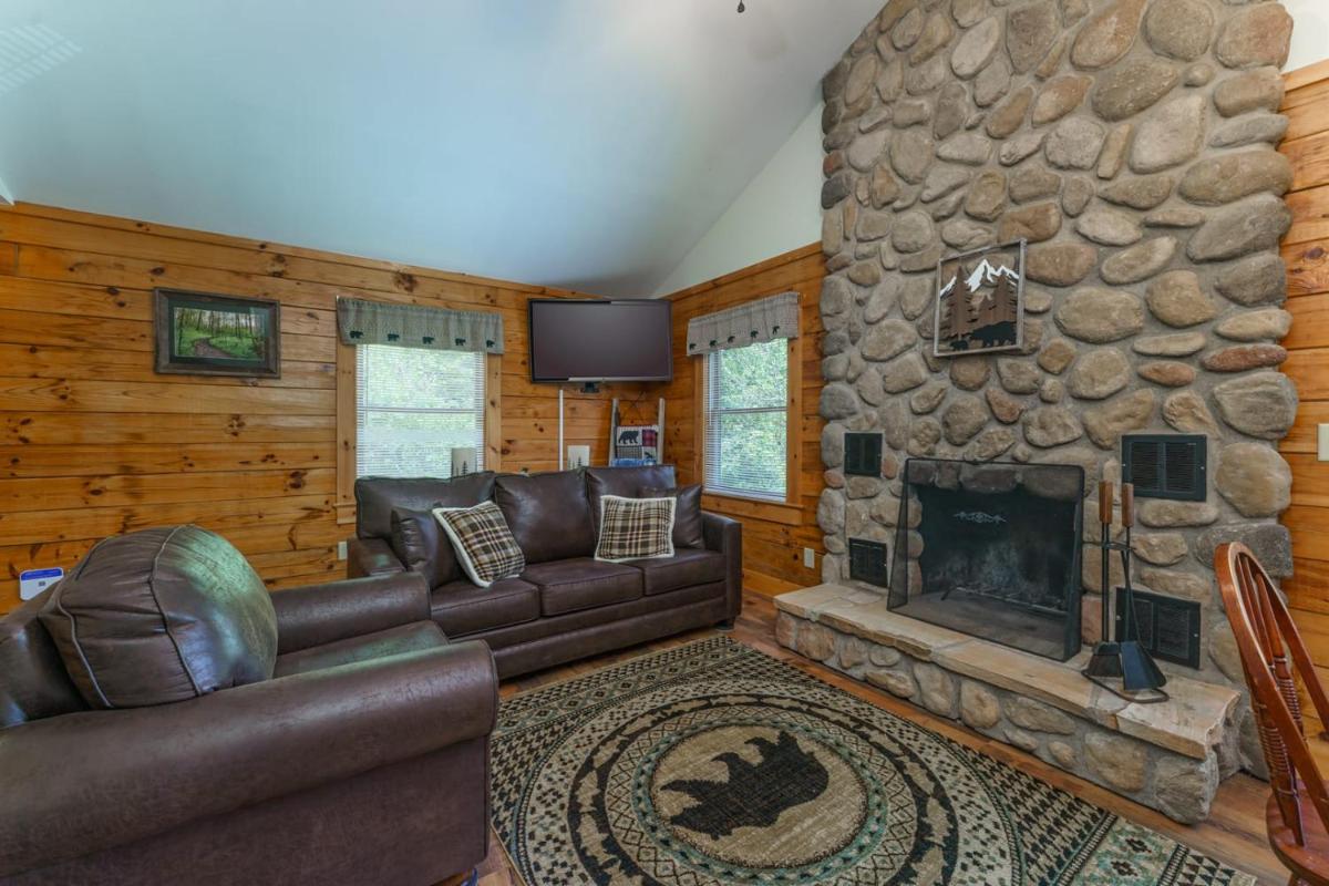 Greenbrier Woods Log Cabin with Hot Tub Stone Wood Fireplace Covered Deck and Close to Gatlinburg - image 4