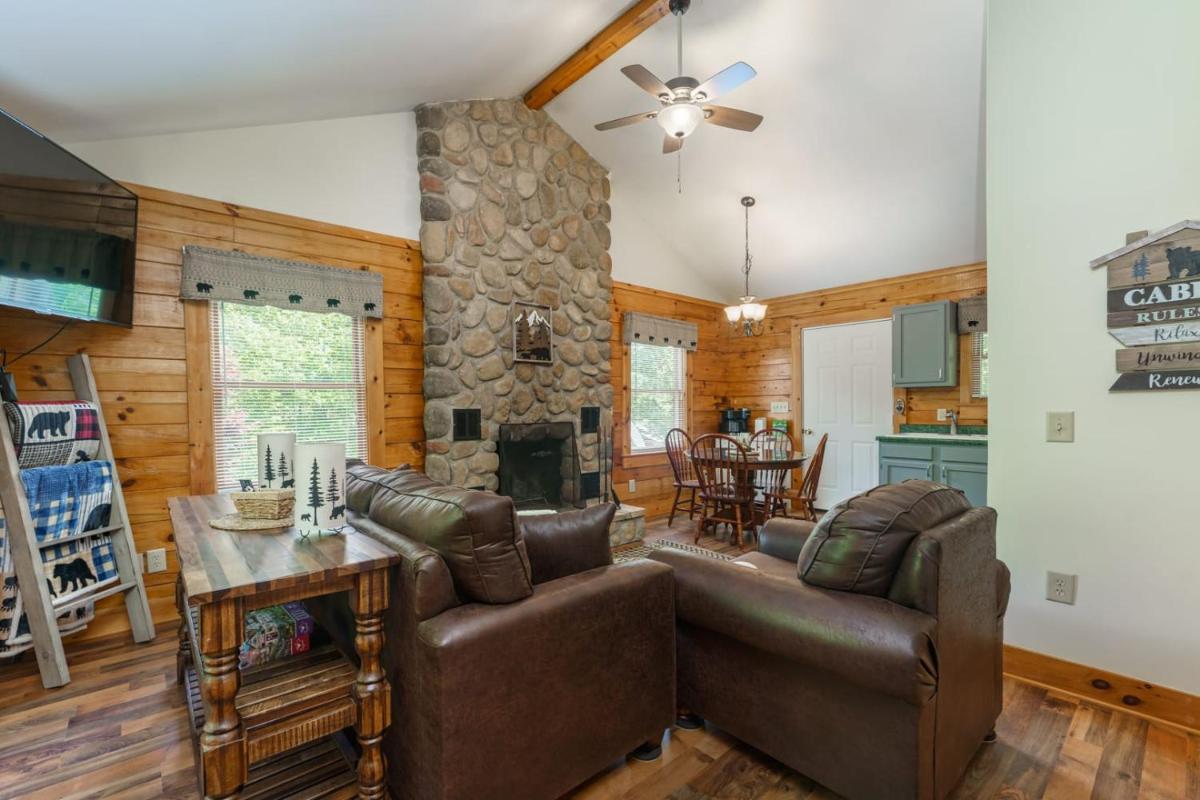 Greenbrier Woods Log Cabin with Hot Tub Stone Wood Fireplace Covered Deck and Close to Gatlinburg - image 7