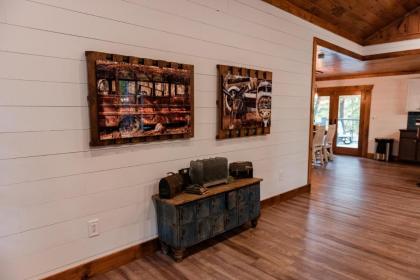 Bigfoots Retreat chalet - image 9