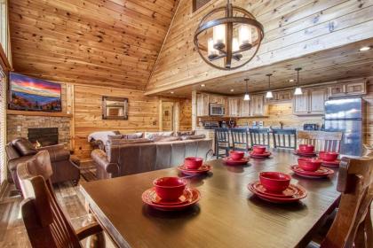 Cub Path Lodge - Luxurious 5 5 with Theatre Room and Mountain Views! cabin - image 10