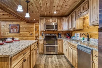 Cub Path Lodge - Luxurious 5 5 with Theatre Room and Mountain Views! cabin - image 14