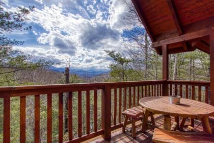 Cub Path Lodge - Luxurious 5 5 with Theatre Room and Mountain Views! cabin - image 3