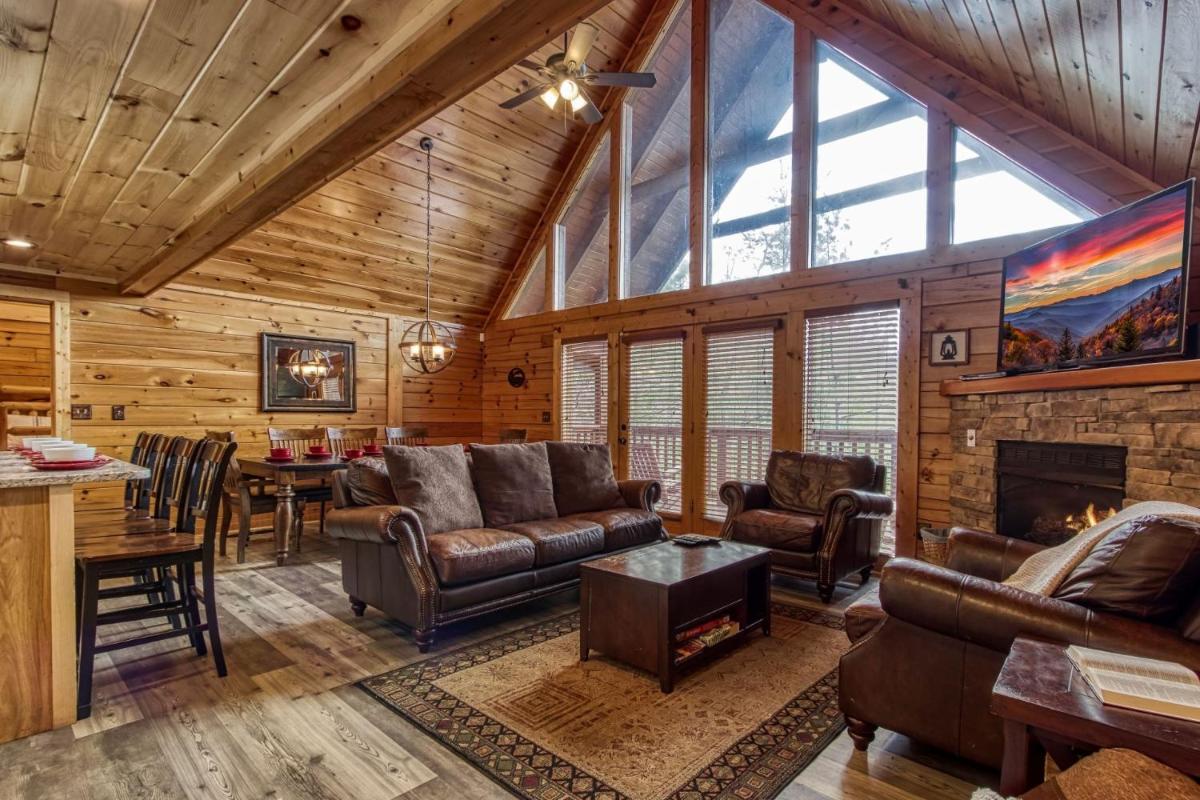 Cub Path Lodge - Luxurious 5 5 with Theatre Room and Mountain Views! cabin - image 5