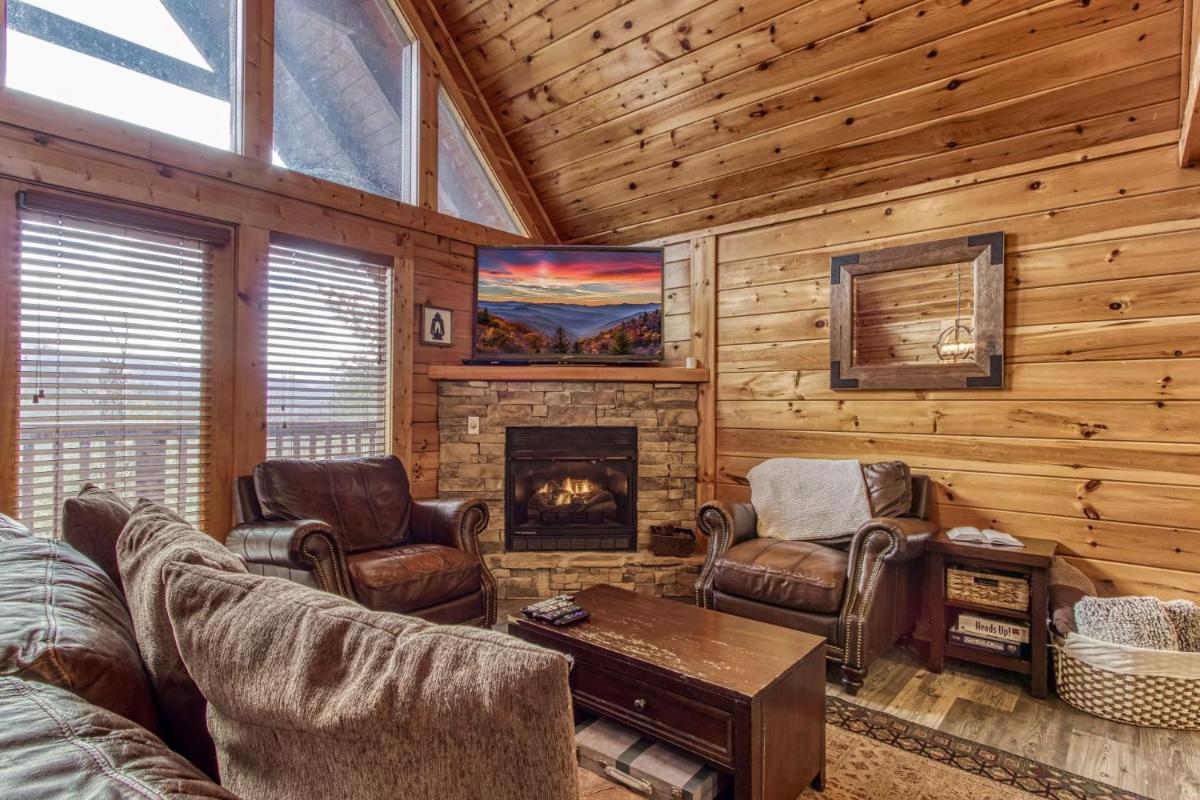 Cub Path Lodge - Luxurious 5 5 with Theatre Room and Mountain Views! cabin - image 6