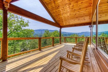 BRAND NEW BUILD 5 Bedroom 5 Bath With 4000 Sq Ft With Mountain View cabin Gatlinburg