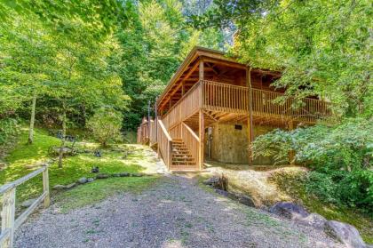 Cupid's Hideaway - Convenient to downtown Gatlinburg and the National Park! cabin Gatlinburg