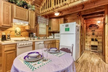 Cupid's Hideaway - Convenient to downtown Gatlinburg and the National Park! cabin - image 11