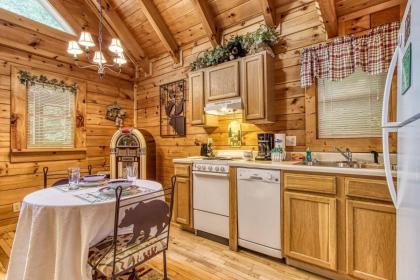 Cupid's Hideaway - Convenient to downtown Gatlinburg and the National Park! cabin - image 12