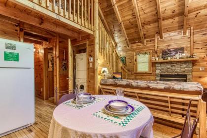 Cupid's Hideaway - Convenient to downtown Gatlinburg and the National Park! cabin - image 13