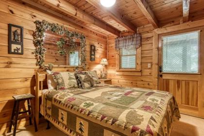 Cupid's Hideaway - Convenient to downtown Gatlinburg and the National Park! cabin - image 14