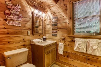 Cupid's Hideaway - Convenient to downtown Gatlinburg and the National Park! cabin - image 16