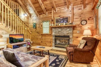 Cupid's Hideaway - Convenient to downtown Gatlinburg and the National Park! cabin - image 6