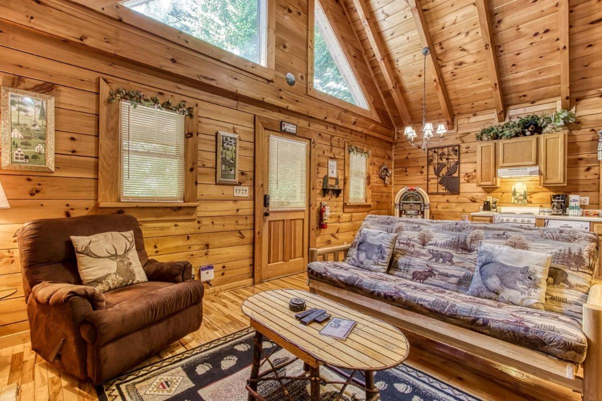 Cupid's Hideaway - Convenient to downtown Gatlinburg and the National Park! cabin - image 7