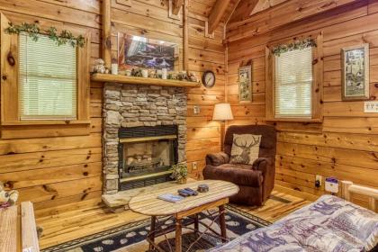 Cupid's Hideaway - Convenient to downtown Gatlinburg and the National Park! cabin - image 8