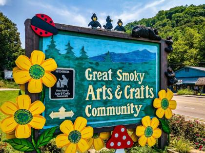 Colors of the Smokies by Distinctive Getaways - image 8