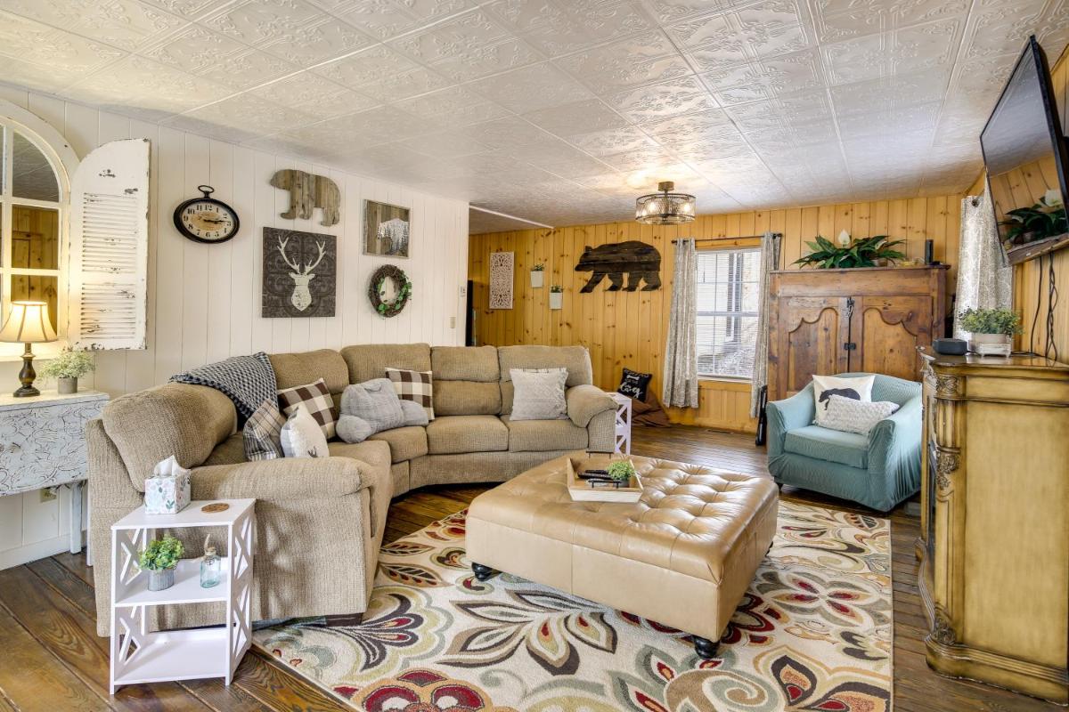 Pet-Friendly Gatlinburg Cabin with Game Room! - image 3