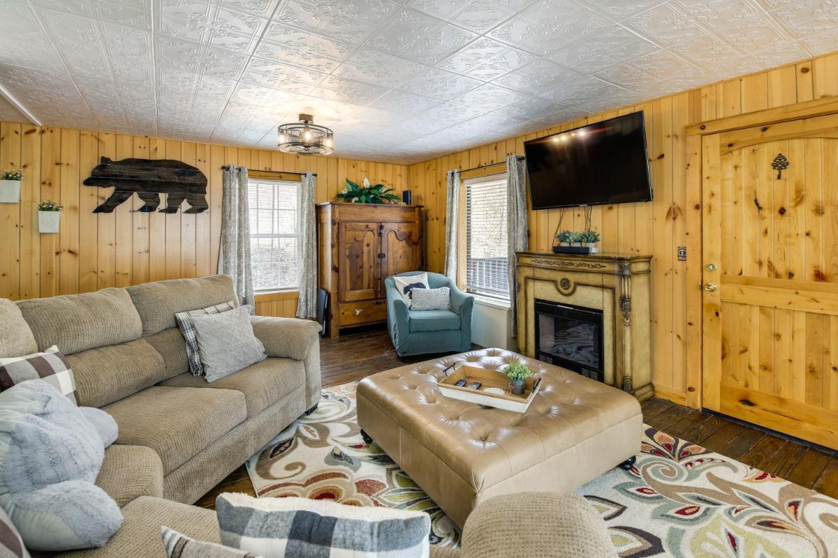 Pet-Friendly Gatlinburg Cabin with Game Room! - image 4