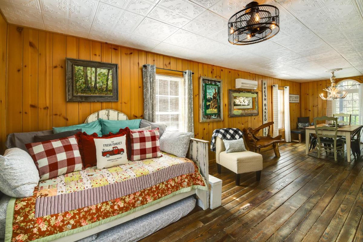 Pet-Friendly Gatlinburg Cabin with Game Room! - image 7