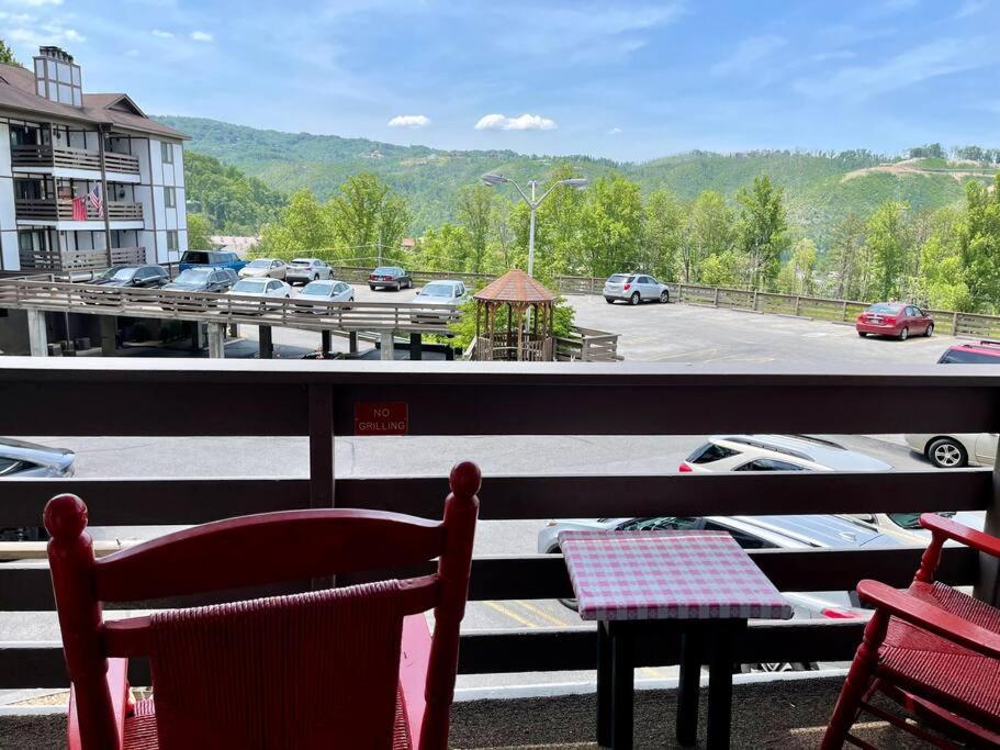 Relaxing Mountain Condo in Gatlinburg with City view ! - main image