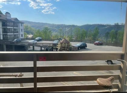 Relaxing Mountain Condo in Gatlinburg with City view ! - image 5