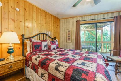 Grand View Mountain Chalet - Close to Downtown Gatlinburg Hot Tub Arcade Game - image 16