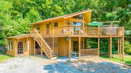 Grand View Mountain Chalet - Close to Downtown Gatlinburg Hot Tub Arcade Game - image 2