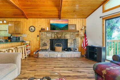 Grand View Mountain Chalet - Close to Downtown Gatlinburg Hot Tub Arcade Game - image 9