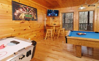 Queens Log Cabin Gatlinburg Tennessee