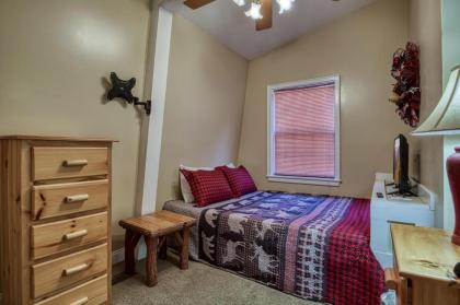 Bearadise - Sleeps 11 with a game room and resort amenities near Ober Gatlinburg - image 20