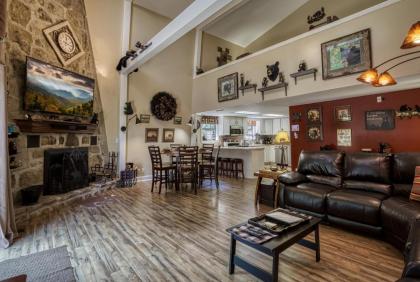 Bearadise - Sleeps 11 with a game room and resort amenities near Ober Gatlinburg - image 3