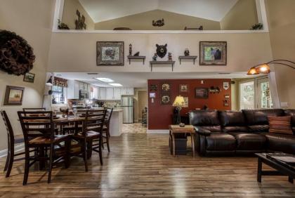 Bearadise - Sleeps 11 with a game room and resort amenities near Ober Gatlinburg - image 6