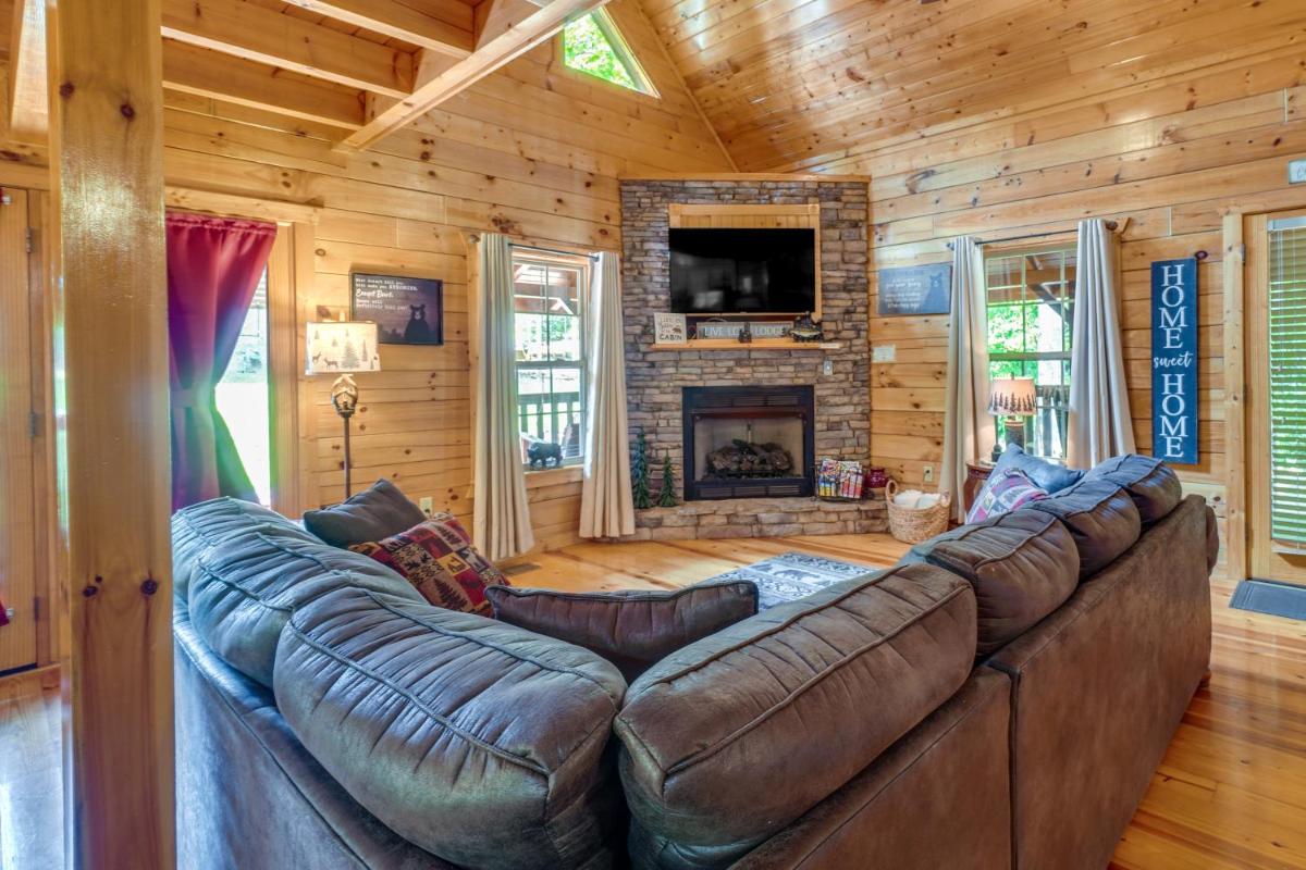 Gatlinburg Getaway Private Hot Tub and Fireplace! - image 2